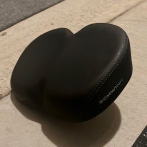 Wide Schwinn cycle seat